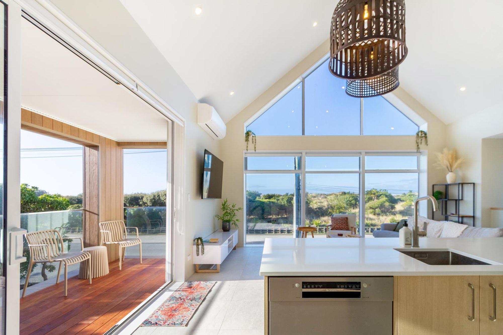 Luxury Beachside Living Elegant 3-Bedroom Haven Christchurch Ngoại thất bức ảnh