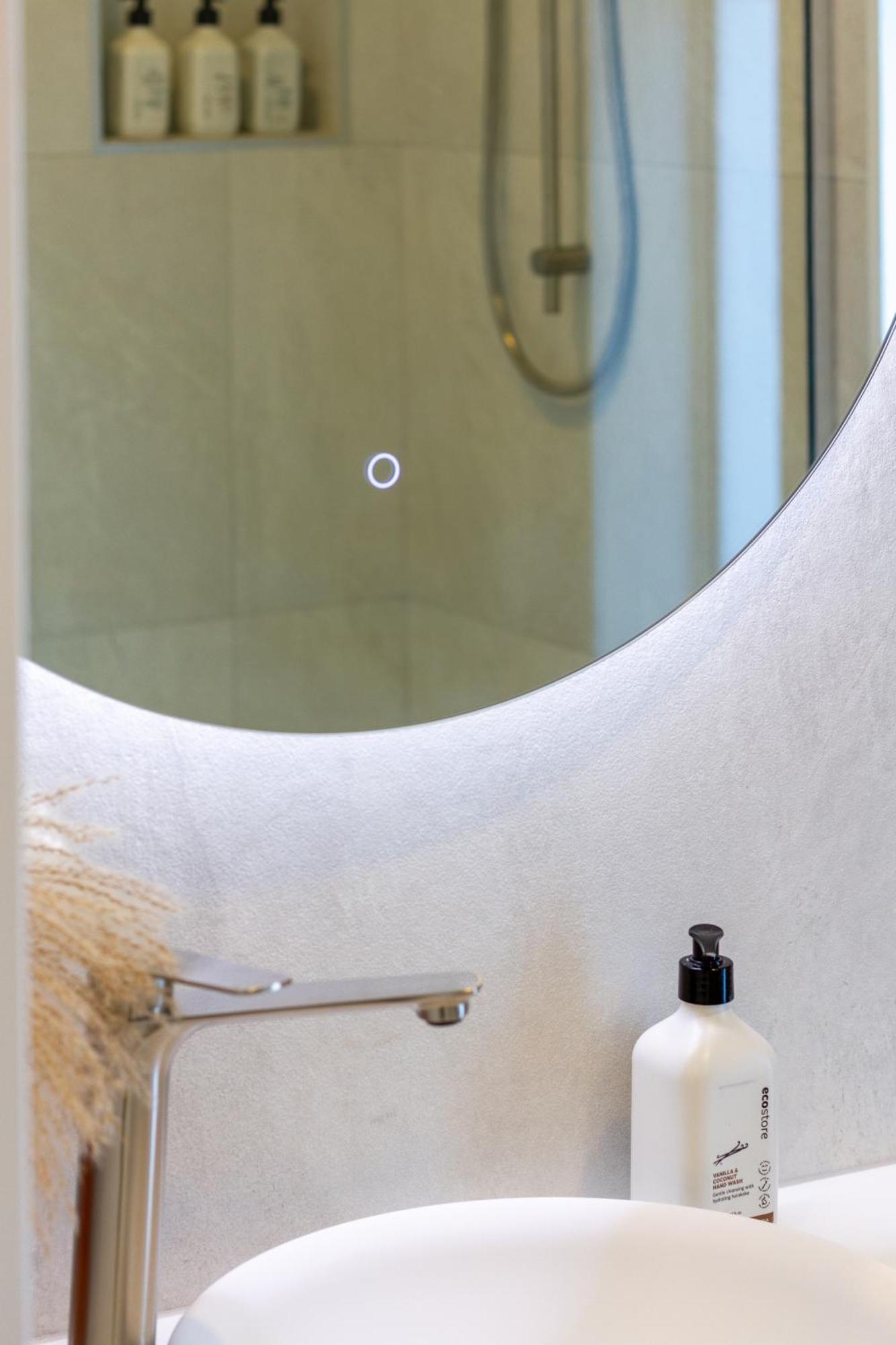 Luxury Beachside Living Elegant 3-Bedroom Haven Christchurch Ngoại thất bức ảnh