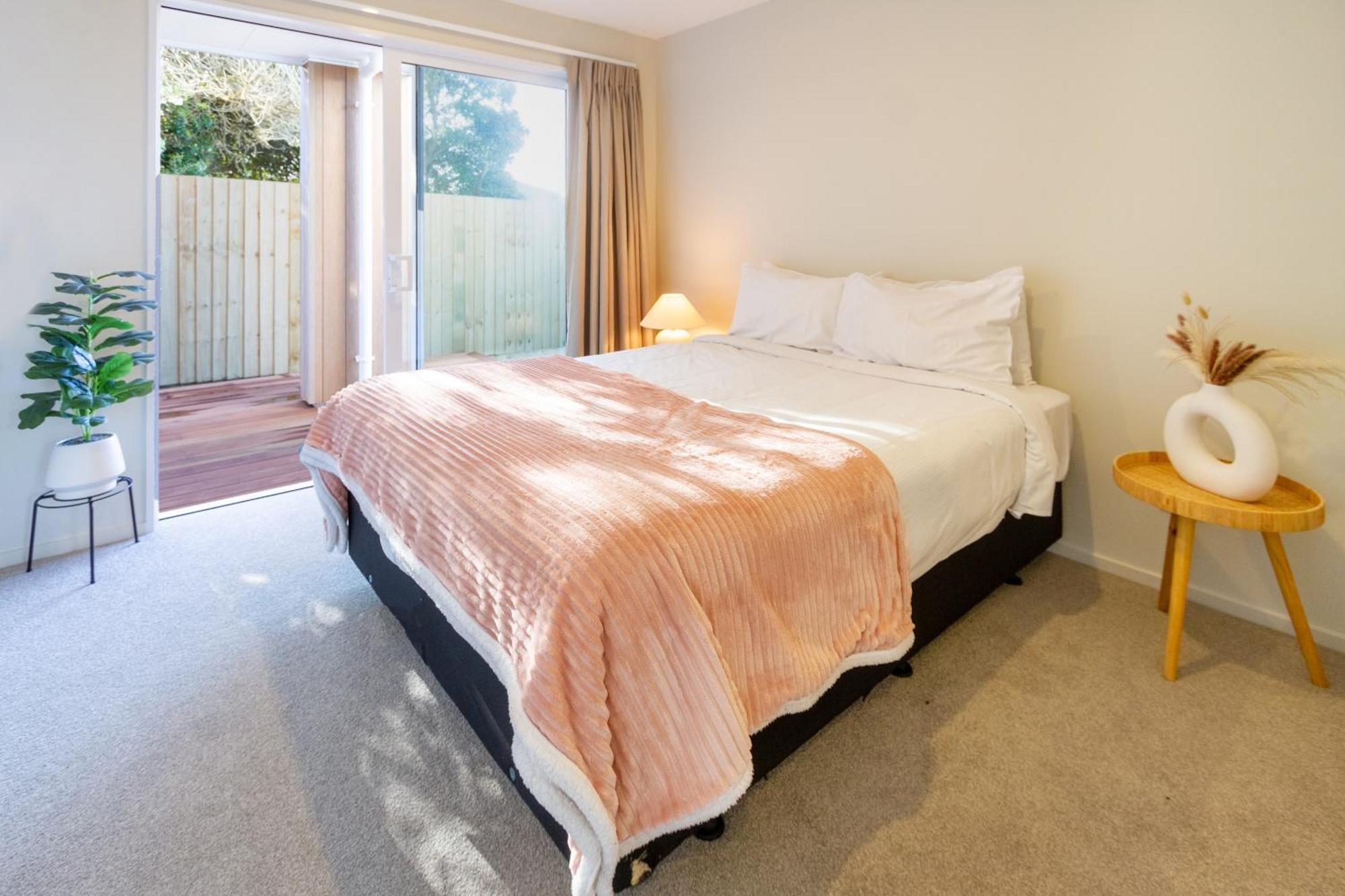 Luxury Beachside Living Elegant 3-Bedroom Haven Christchurch Ngoại thất bức ảnh