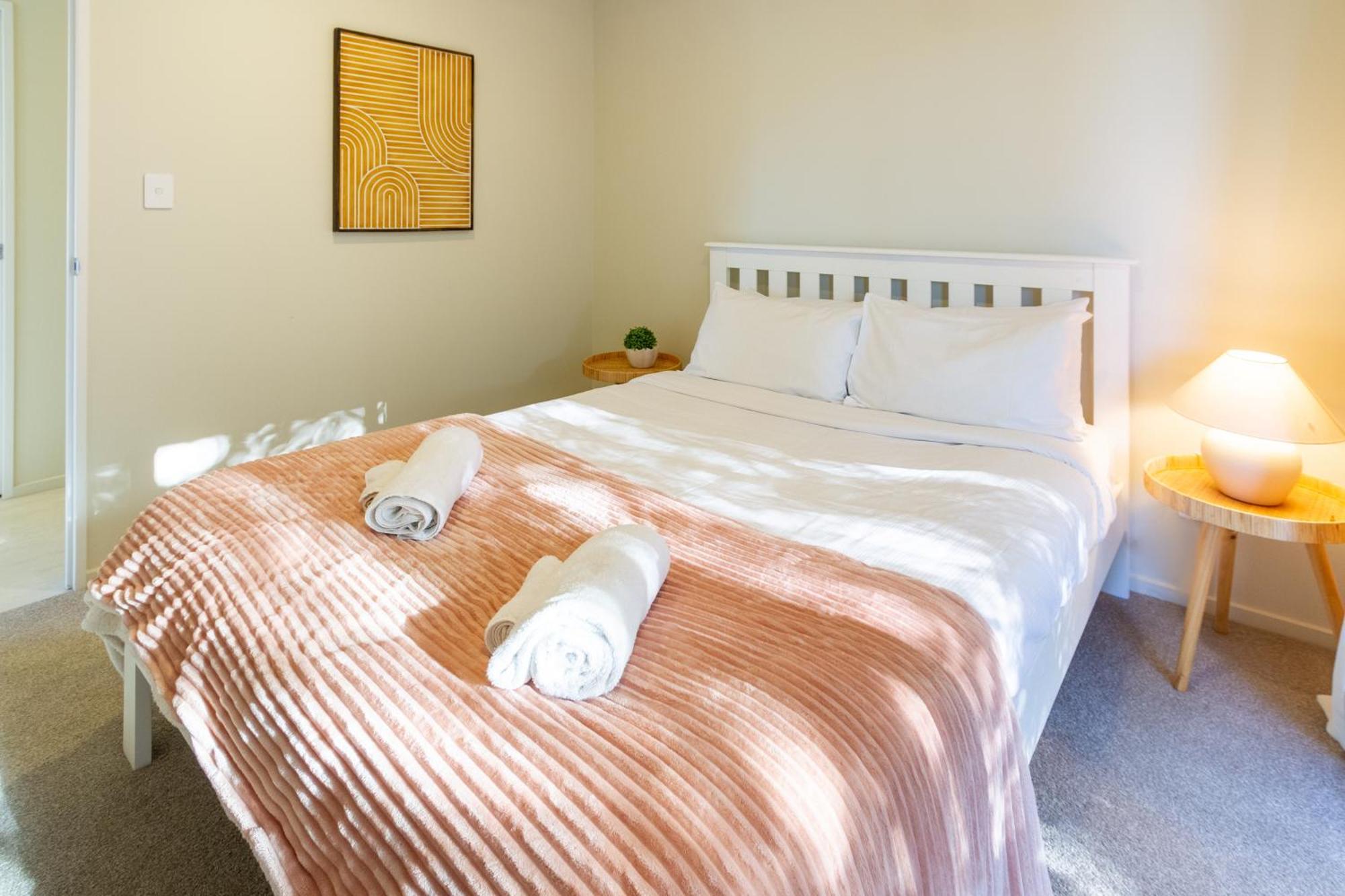 Luxury Beachside Living Elegant 3-Bedroom Haven Christchurch Ngoại thất bức ảnh